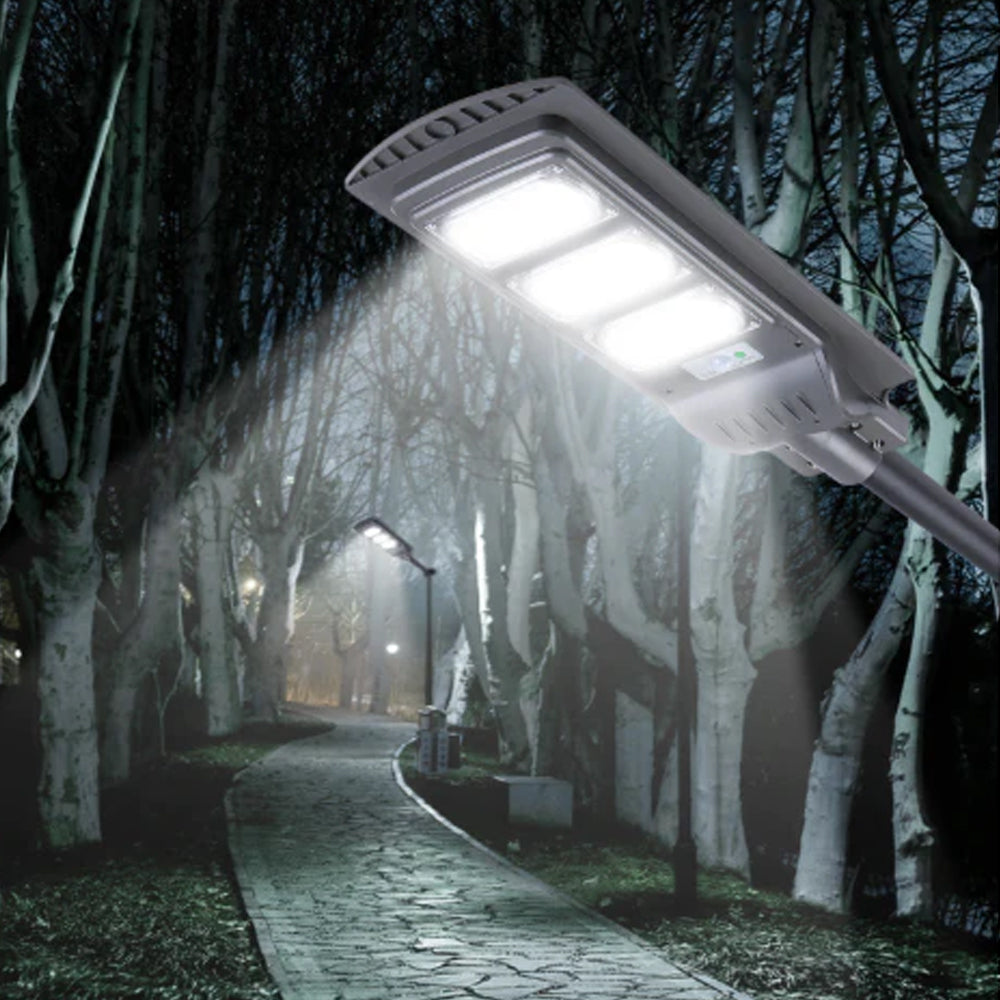 Fussion – 100W Solar Street Light with Pole